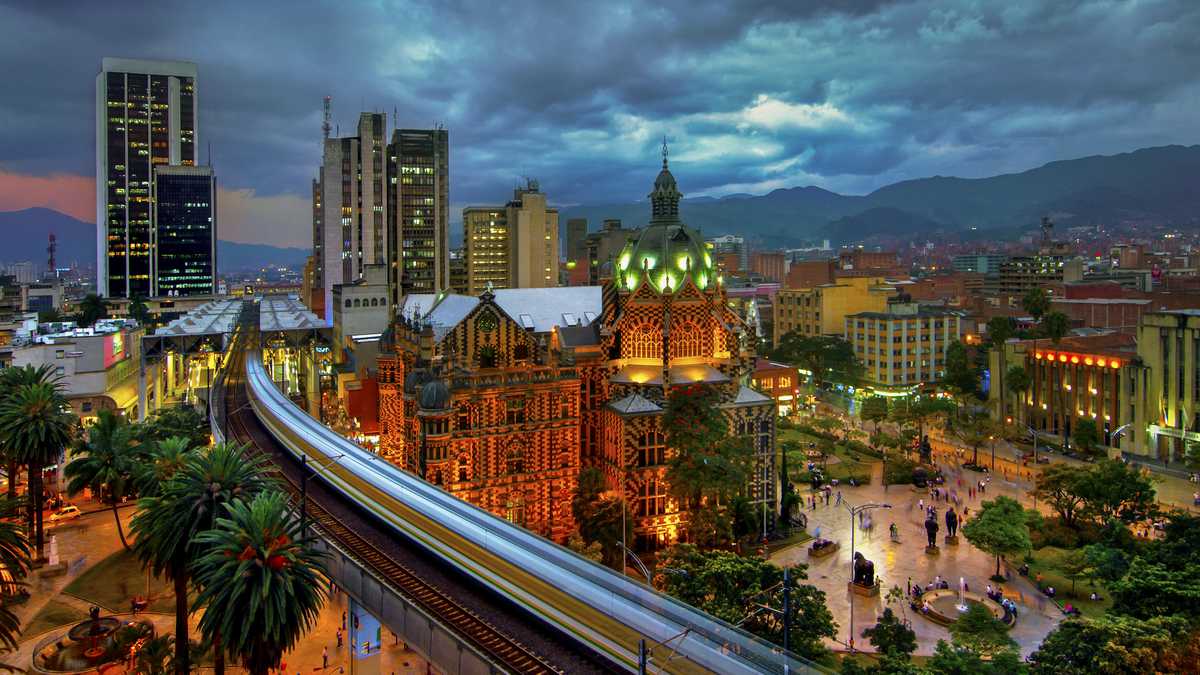 Calificadora extranjera califica a Medellín como una ciudad donde es seguro invertir ￼
