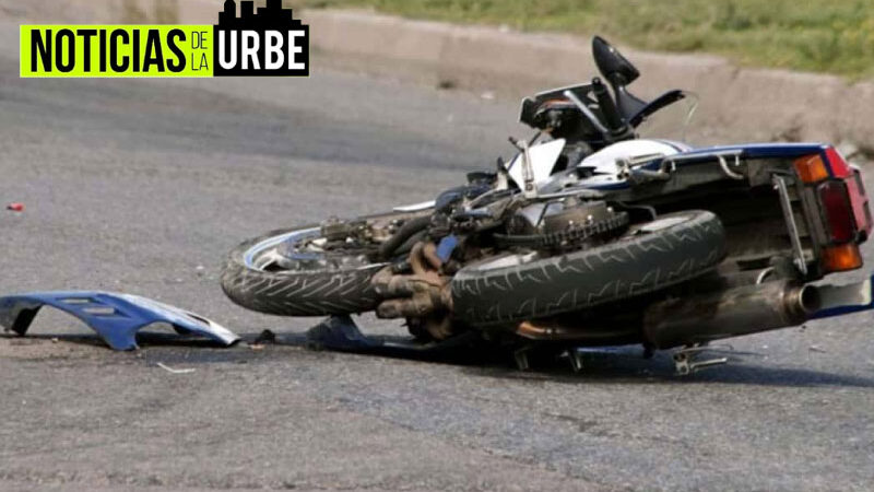 Aparatoso accidente en Bogotá dejó lesionado a un motociclista que habría sido arroyado por un carro que habría pasado en rojo