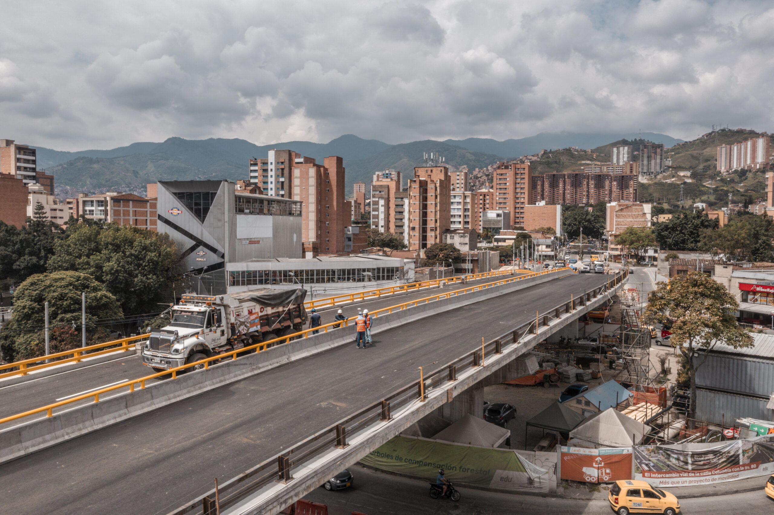 Con el inicio de la prueba de carga, se cumple otro hito en la construcción del intercambio vial de Colombia con la 80