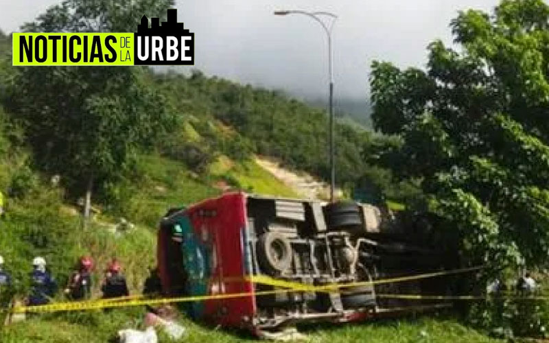 Fuerte accidente se presentó en vías de Santander, el conductor del bus que cayó por un barranco habló al respecto