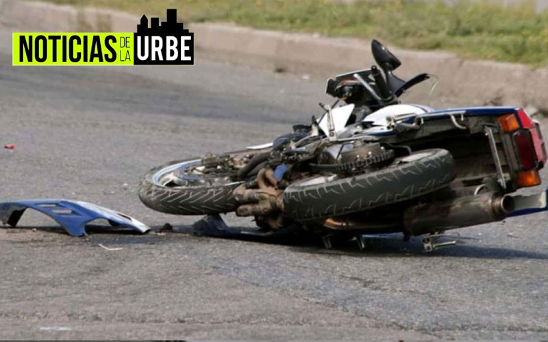 Aparatoso accidente en Bogotá dejó lesionado a un motociclista que habría sido arroyado por un carro que habría pasado en rojo