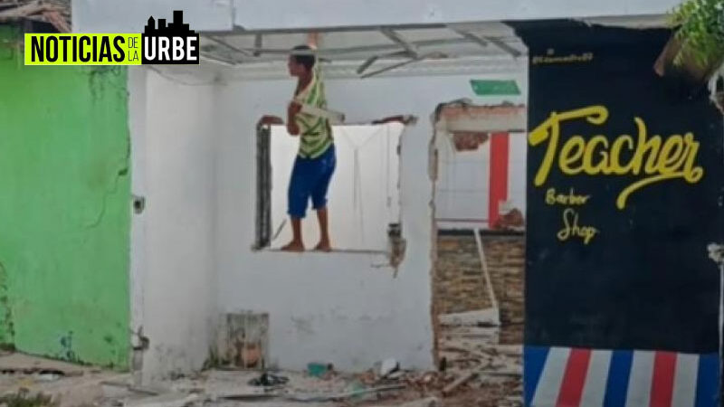 Locales de Barrio Carrizal destruyen la casa de una mujer que presuntamente habría realizado un homicidio