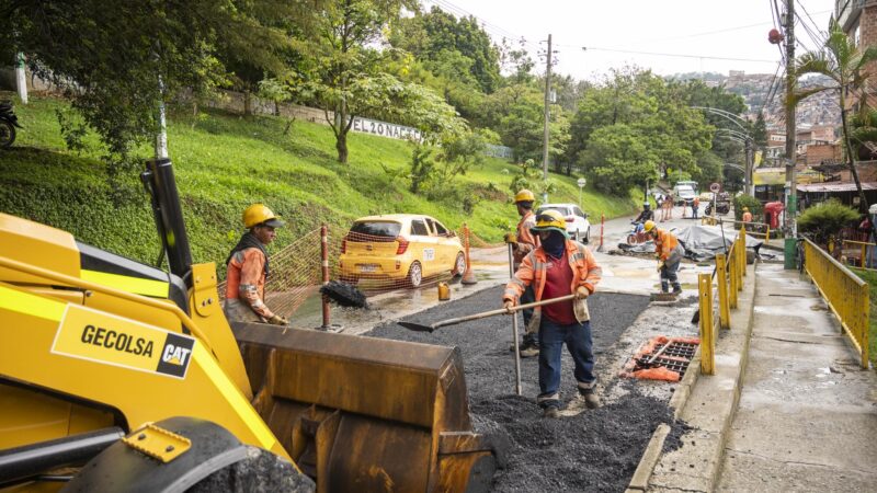 Medellín fortalece su malla vial: más de 39.000 huecos han sido tapados durante el presente cuatrienio.